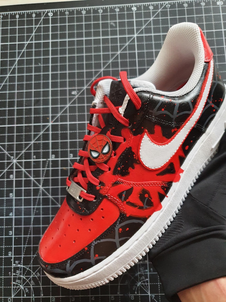 Zapatillas Nike Air Force 1 personalizadas de Miles Morales – Zapatillas del Spider-Verse AF1 pintadas a mano imagen 4