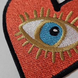 Toppa termoadesiva a forma di cuore con occhio protettivo - Rosso e oro