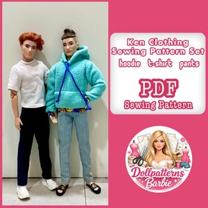 Può includere: Due bambole Ken che indossano abiti realizzati con un modello di cucito. Una bambola indossa una maglietta bianca e pantaloni neri, l'altra una felpa con cappuccio turchese e jeans. L'immagine include il testo "Ken Clothing Sewing Pattern Set" e "PDF Sewing Pattern".
