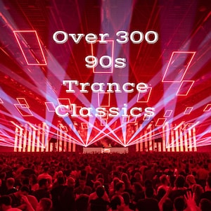 Op de afbeelding: Een rood getinte afbeelding van een concert met een groot publiek en podiumverlichting. De tekst "Over 300 90s Trance Classics" wordt in het wit weergegeven, wat wijst op een muziekevenement of compilatie. De scène is vol mensen.