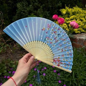 Abanico plegable, abanico japonés colorido para eventos, abanico de mano plegable, elegante y funcional, abanico azul para bodas de verano, abanico hecho a mano.