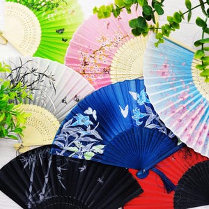 Opvouwbare draagbare ventilator Kleurrijke Japanse ventilator voor evenementen, opvouwbare stijlvolle en functionele draagbare ventilator, stijlvol en functioneel voor alle gelegenheden