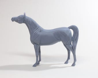 立っているアラビア種牡馬 - 未塗装樹脂製3Dモデル - カローラ・ファンダー