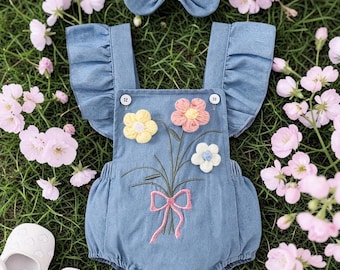 Baby Mädchen Denim Strampler Set, 3D Blume bestickt Outfit, Flatterärmel, Schleifen Stirnband