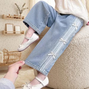Flickbyxor med rosett, vida jeans, raka jeans för småbarn, vår- och sommaroutfits för barn