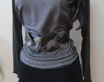 silver gray and black color long sleeve top with tie belt on shoulder plus made in USA. (vn59)