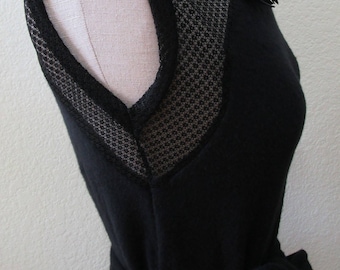 black color sleeveless top with  black bows decoration front and a belt for optional plus made in USA. (vn46)