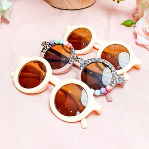 Personalisierte Jungen Sonnenbrille: Individuell gravierter robuster Kunststoff