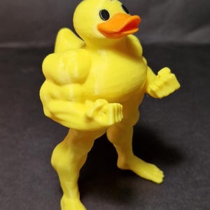 Buff Duck Miniature - Lustige 3D gedruckte muskulöse Gummientenfigur, Geeky Schreibtischspielzeug, einzigartiges Geschenk für Sammler und Gamer