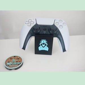 Soporte para mando con logo de jugador que brilla en la oscuridad, soporte para mando de PS5, Xbox y Switch, organizador de escritorio para juegos, regalo para gamers, soporte impreso en 3D