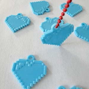 Glow in the Dark Pixel Heart Keychain – 3D Printed Gamer Gift, Retro 8-Bit Heart Accessory, Nerdy Gift, Glow PLA Bag Charm