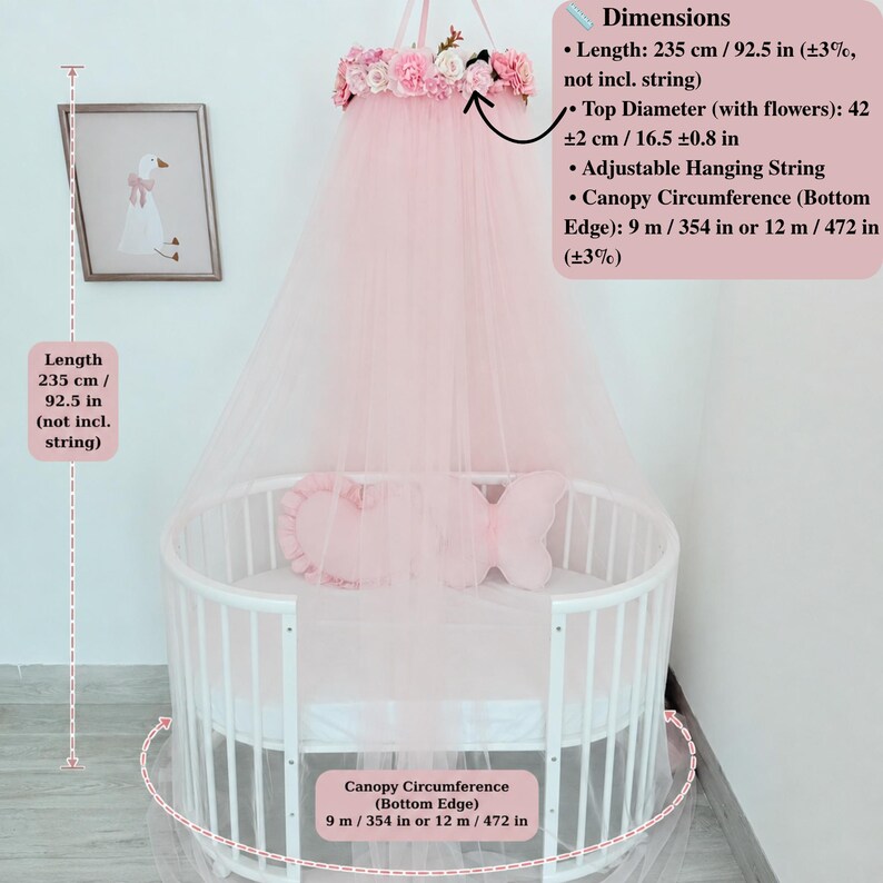 Puede incluir: Un dosel de cama de tul rosa con una corona de flores en la parte superior. Dimensiones: 235 cm de largo, 42 cm de di&aacute;metro superior y una circunferencia inferior de 9 m o 12 m. Incluye una cuerda de suspensi&oacute;n ajustable para su instalaci&oacute;n.