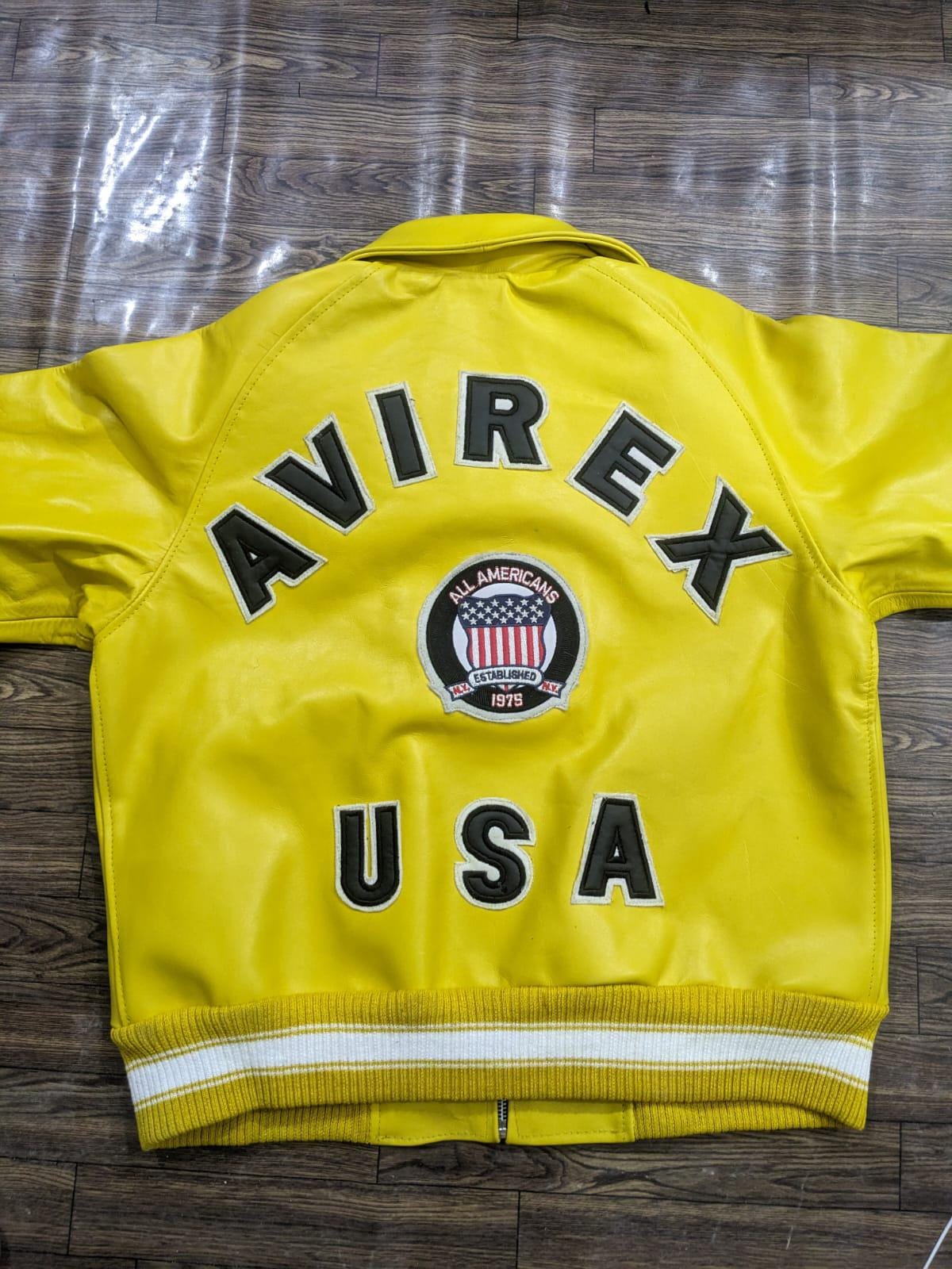 ハンドメイドの Avirex USA イエロー アイコン本牛革バーシティ ジャケット (男女兼用) | オーダーメイドの Avirex USA イエロー アイコン ボンバー ジャケット