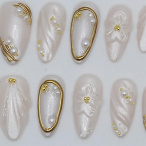 Wedding nails ,White seashell Nails hand painted nail,custom press on nails,3D Nails,Almond Nails,Acrylic Nails  ,Girl gift,Dreamy nails