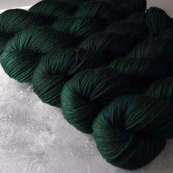 DK British Bluefaced Leicester superwash wool hand dyed knitting yarn 100g - 'Monstera' (very dark green) - light worsted pure BFL