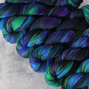 DK British Bluefaced Leicester wool superwash hand-dyed knitting yarn 100g 'Outer Planets' mottled black, purple, turquoise, green, neon image 3