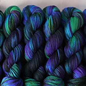 DK British Bluefaced Leicester wool superwash hand-dyed knitting yarn 100g 'Outer Planets' mottled black, purple, turquoise, green, neon image 1