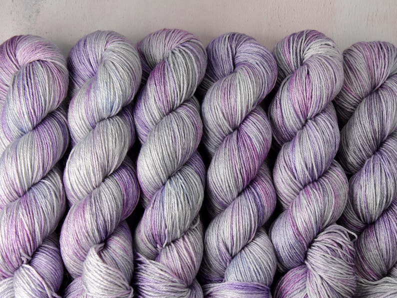 4 Ply British Wool & Silk fingering weight hand-dyed knitting yarn 100g Moonstone silver grey variegated pale purple BFL blend image 2