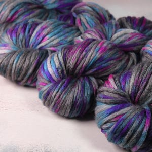 Super Chunky/ Bulky extra fine Merino superwash wool chainette hand dyed yarn 100g – ‘The Grey Area’  variegated blue neon pink