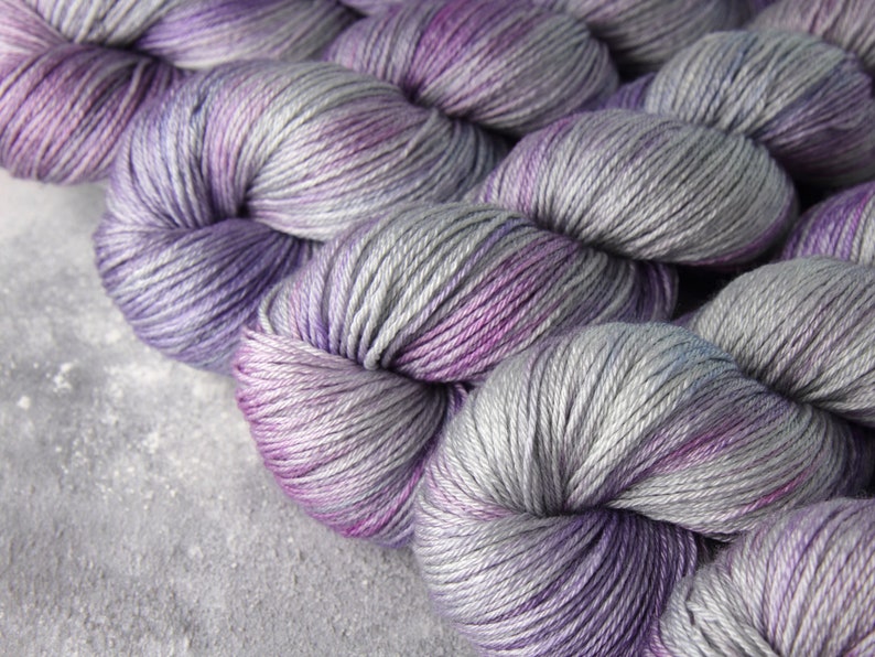 4 Ply British Wool & Silk fingering weight hand-dyed knitting yarn 100g Moonstone silver grey variegated pale purple BFL blend image 3