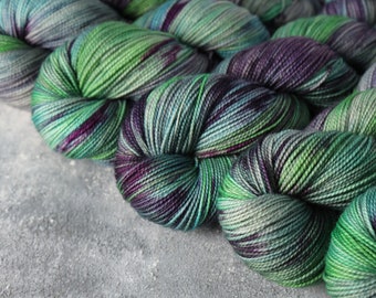 Merino 4 ply/sock/fingering superwash wool hand dyed knitting yarn 100g - 'Fluorite' - variegated green, blue, purple