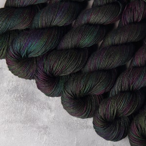 DK British wool superwash hand-dyed knitting yarn 100g - 'Space Race' (dark grey/green/blue/purple) Bluefaced Leicester BFL light worsted