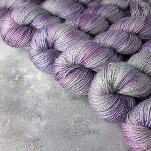4 Ply British Wool & Silk fingering weight hand-dyed knitting yarn 100g Moonstone silver grey variegated pale purple BFL blend image 1