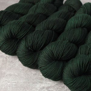 Merino 4 ply/ sock/ fingering weight 100% wool superwash hand-dyed knitting yarn 100g - ‘Monstera’ (semi-solid deep dark green)