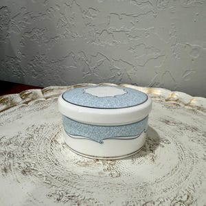 Wedgewood Venice Trinket box made of Bone China
