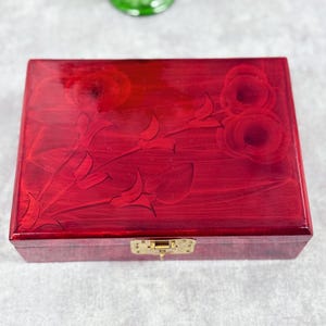Vintage Chinese lacquered jewelry box with floral design