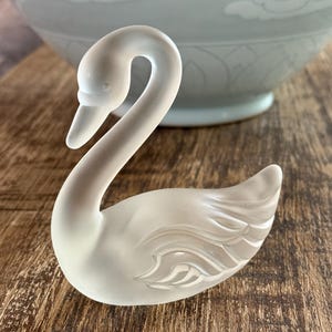 Fenton Vintage Swan figurine