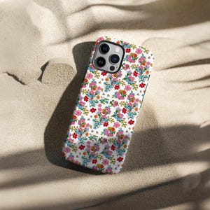 Blommigt flickigt telefonskal, söt blomdesign, retro chica accessoarer, iPhone 16 15 14 13 12 11 Pro Max, blommig teknikgåva bild 6