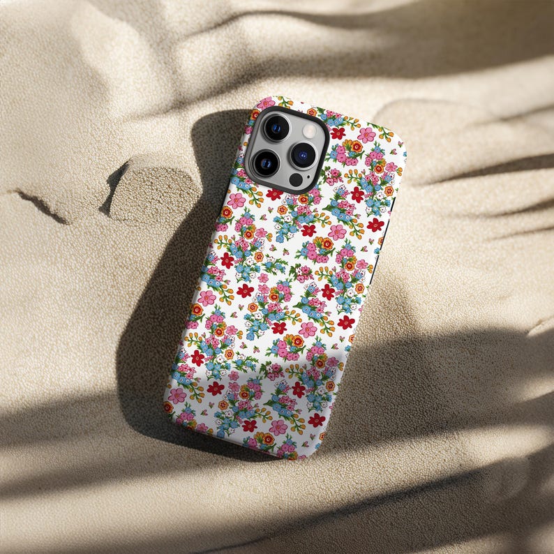 Blommigt flickigt telefonskal, söt blomdesign, retro chica accessoarer, iPhone 16 15 14 13 12 11 Pro Max, blommig teknikgåva bild 6