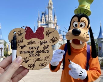 Autogramm Holz Schlüsselanhänger Zeichen Disney Magical Happy Place Charakter treffen und grüßen Autogramm Schlüsselanhänger mit Marker.