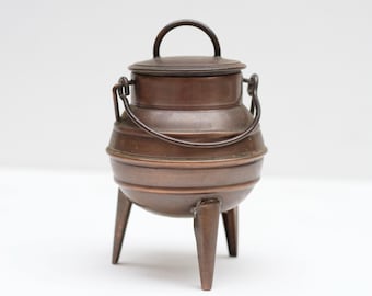 Mini caldero con tapa, tono bronce cobrizo - Olla vintage con pie - Decoración gótica para altar Wicca