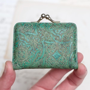 Monedero verde de cachemira de los años 60 con cierre giratorio e interior rojo - Monedero de celuloide para monedas pequeñas - Accesorios vintage