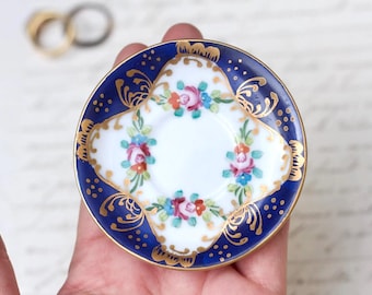 Porcelanowy talerzyk na pierścionek Paris Royal – granatowy, pozłacany, kwiatowy drobiazg w stylu vintage