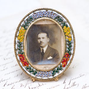 Italian Micro Mosaic Picture Frame - Miniature Tabletop Photo Frame - Floral Table Top Easel Back Oval Small Frame - Vintage Boho Home