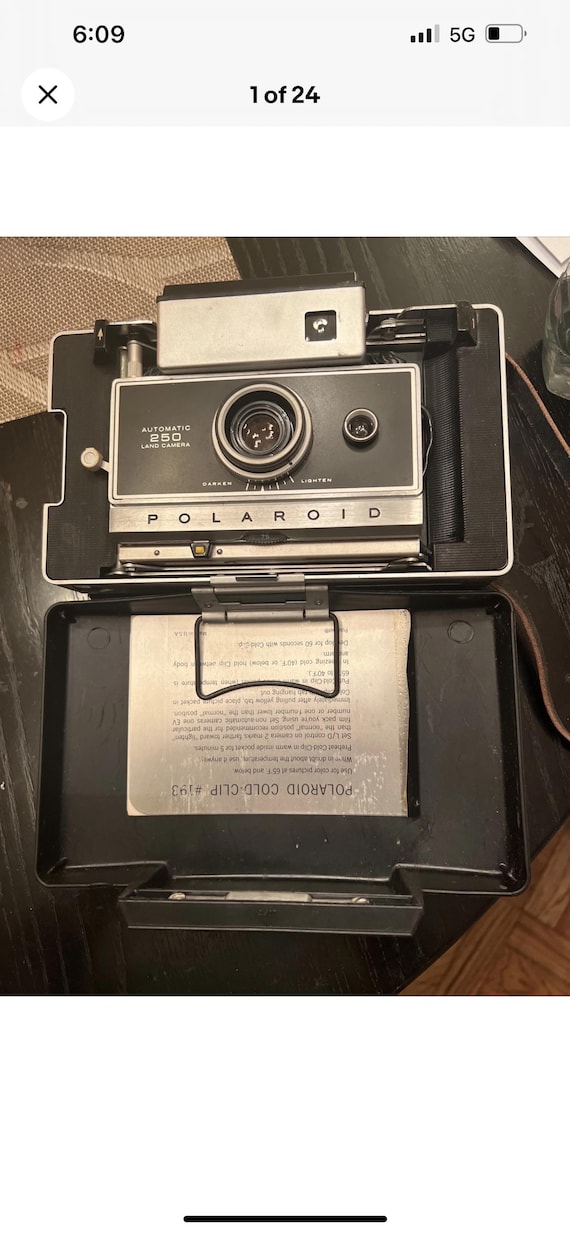 Poloroid Automatic 250 Land Camera With Flash, Bulbs, Case