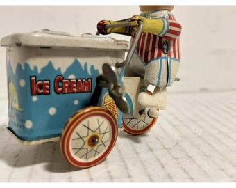Heladero antiguo, carrito de pedales a cuerda, juguete triciclo