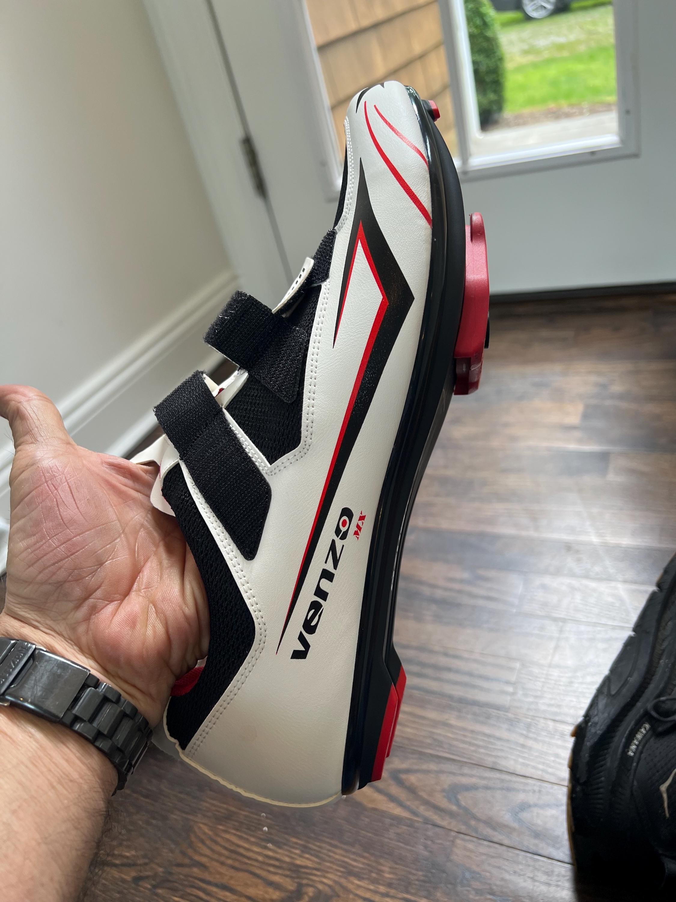 Chaussures De Vélo Route Venzo Noires Réfléchissantes - Taille UK 8 - Avec Pédales