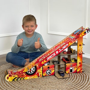 Rampe de saut pour garage pour jouets, rampe personnalisée, rangement pour voiture, cadeau pour fils Rampe d'extérieur pour voiture en bois, garage, voiture de course, jeux pour la maison, décoration de chambre d'enfants
