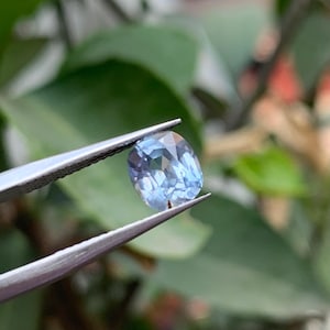 Natural Sapphire Gemstone: 1.50 Ct Oval Cut, Jewelry Making