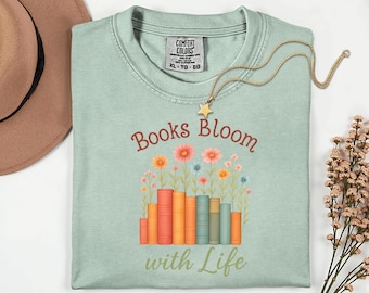 Maglietta "I libri sbocciano con la vita", regalo per gli amanti dei libri, maglietta accogliente per la lettura, maglietta letteraria per bibliotecari, regalo per lettori, regalo per club del libro