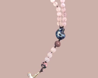 Rosario de cuarzo rosa y rodonita hecho a mano