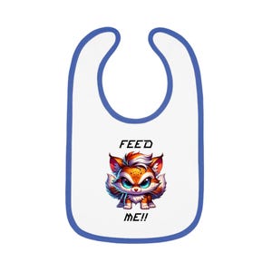 「Feed Me」デザインのかわいいベビービブ。楽しい食事タイムにぴったり。ベビーシャワーギフトに最適。幼児の食事に欠かせないアイテム。保育園の装飾にも。