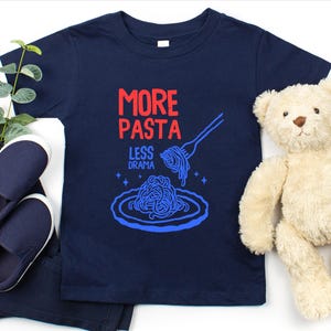 Funny Toddler Pasta Shirt: More Pasta Less Drama Italian Foodie Tee Bild 7