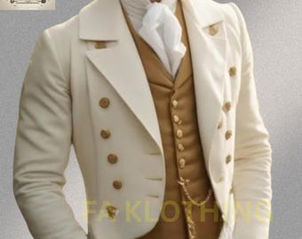 Può includere: Giacca doppiopetto color crema con bottoni dorati, abbinata a un gilet dorato e un fazzoletto bianco. La giacca presenta un design classico con più bottoni e una vestibilità su misura. Il logo FA-KLOTHING è visibile.