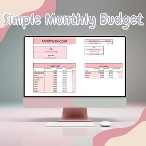 Puede incluir: Una pantalla de computadora que muestra una plantilla de presupuesto mensual simple con acentos rosados. La plantilla incluye secciones para ingresos, gastos y un saldo inicial. El texto en la pantalla dice "Simple Monthly Budget" y "Monthly Budget".