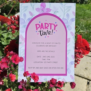 Personalisierte Blumen Rosa Partyeinladung - A5 Karte mit Umschlägen. Ganz individuell. 21, 60, jeder Anlass - Party Time